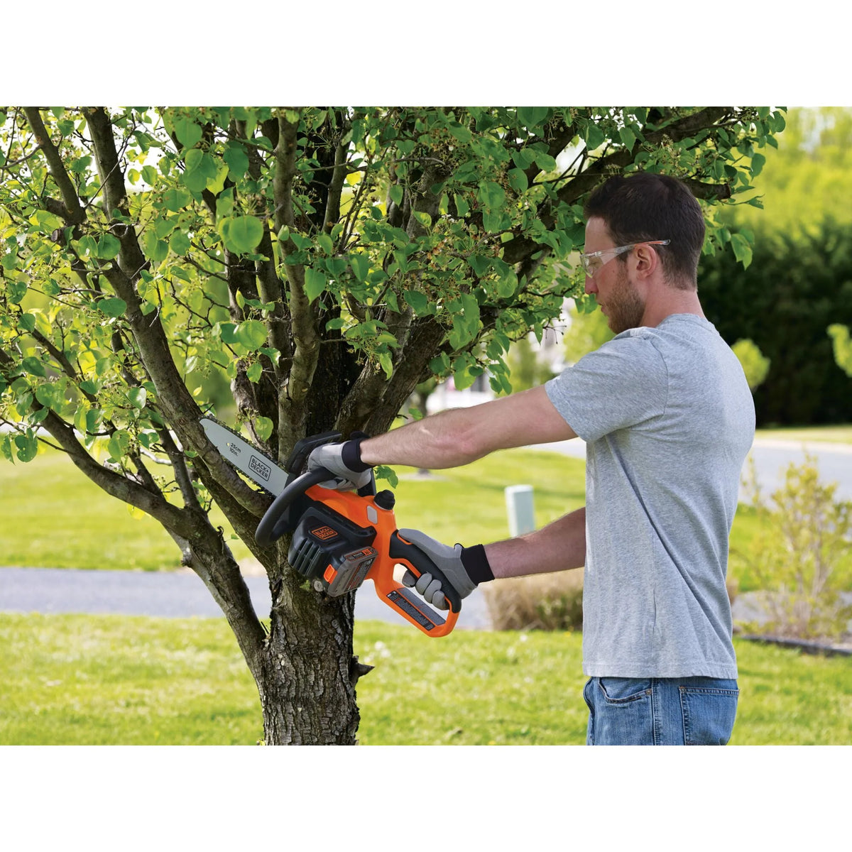 BLACK+DECKER LCS1020 20V MAX Lithium 10 in. Chainsaw