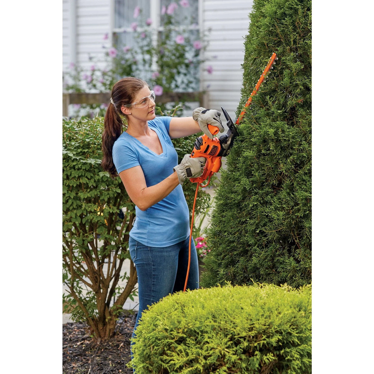 Black+Decker 3.2AMP 17-inch Electric Hedge Trimmer BEHT150