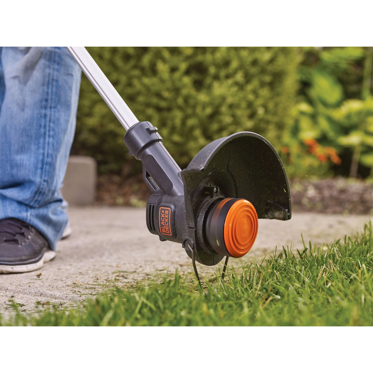 BLACK+DECKER 20V MAX* Lithium 10 in. String Trimmer / Edger, LST201