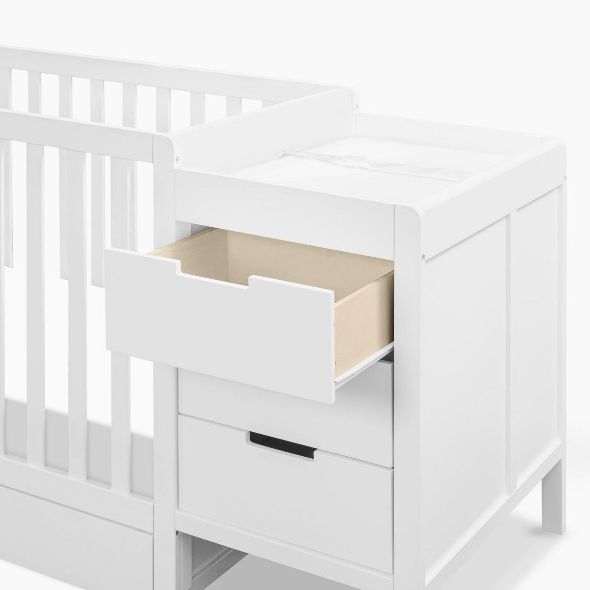 Carter-s by DaVinci Colby 4-in-1 Convertible Crib &amp; Changer Combo in White