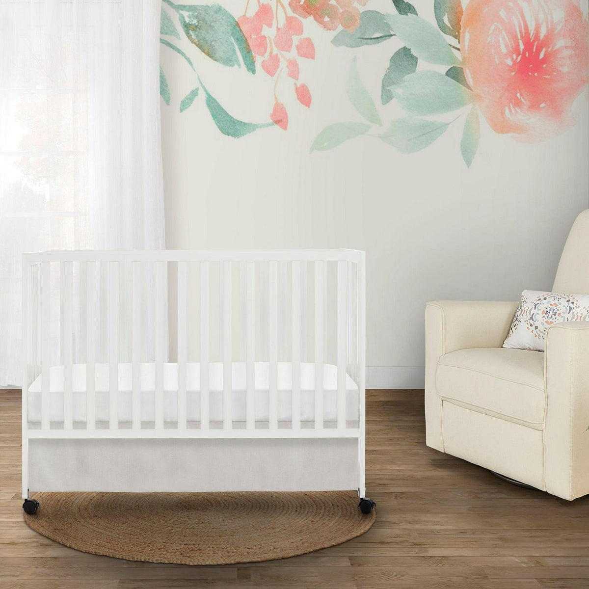 Dream On Me Quinn Full-Size Folding Crib. Removable Wheels. Modern Nursey. Adjustable Mattress Support. Patent Folding System in White